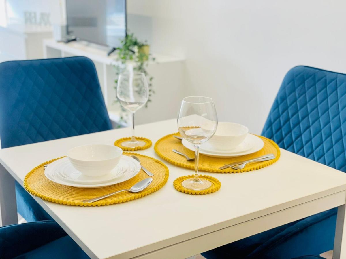 Park Street Apartment Luton By Hostaguest Ngoại thất bức ảnh