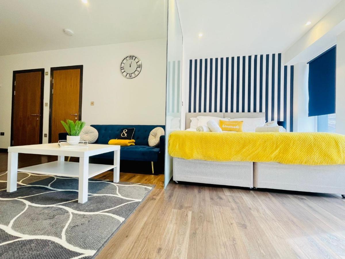 Park Street Apartment Luton By Hostaguest Ngoại thất bức ảnh