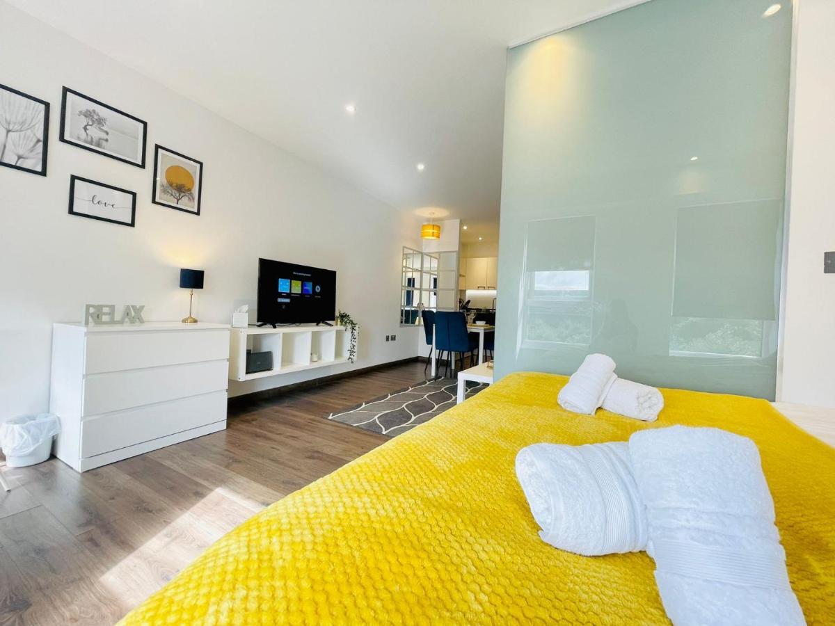 Park Street Apartment Luton By Hostaguest Ngoại thất bức ảnh